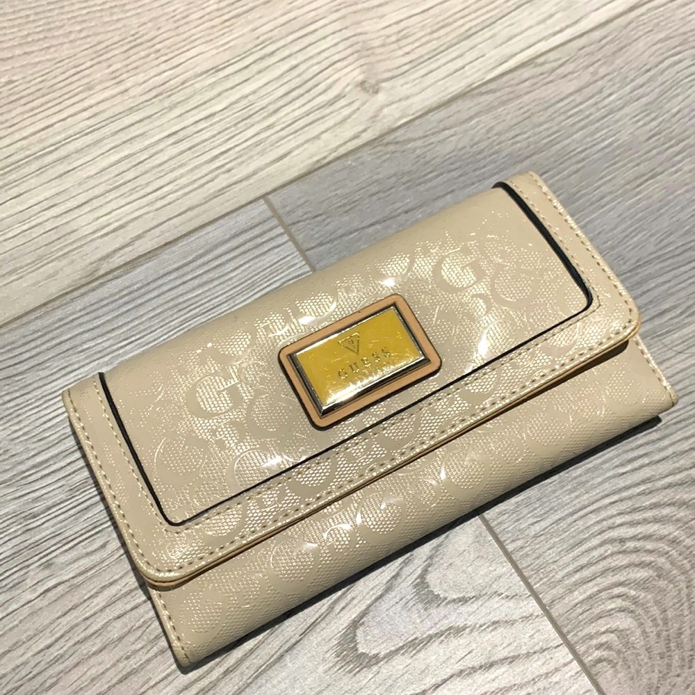 Guess wallet